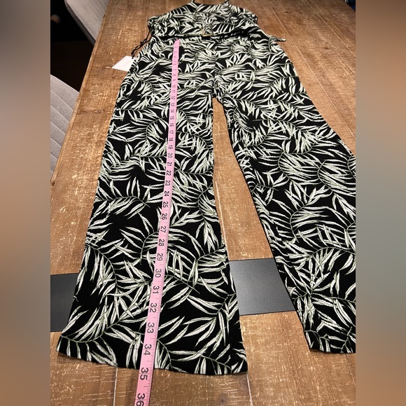 1. STATE Womens Belted
Sleeveless Halter Wide Leg
Jumpsuit Palm Print. - Picture 8 of 14